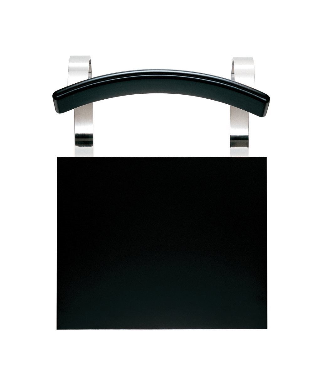 Detailansicht des Follia Stuhls von Zanotta: Schwarze Sitzfläche mit geschwungenem Griff und verchromten Halterungen.