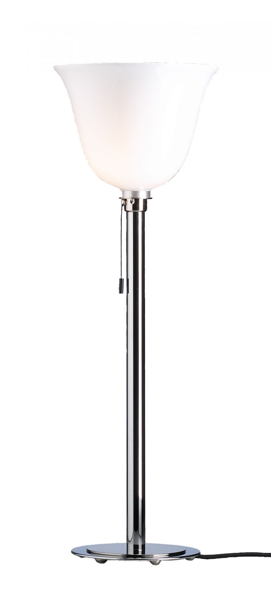 AD 30 Stehleuchte von Tecnolumen: Art Déco Lampe mit weißem Glasschirm und Chromfuß.