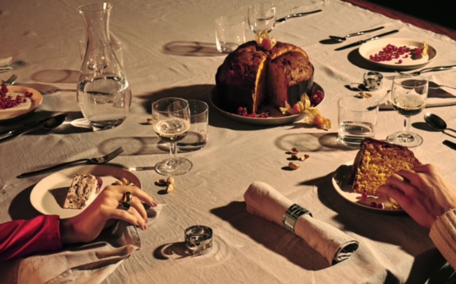 Festlicher Tisch mit Barkring Serviettenringen aus Metall, Teil eines 4-er Sets von Alessi.