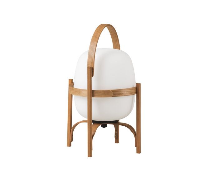 Cestita Batería Akkuleuchte von Santa & Cole: Tragbare Tischlampe mit Holzgestell und weißem Lampenschirm.