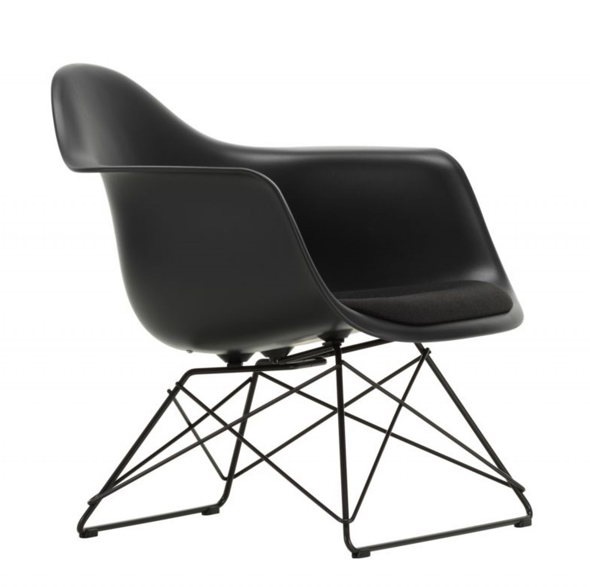 Schwarzer Eames Plastic Arm Chair LAR Stuhl von Vitra mit Sitzpolster und Drahtgestell.