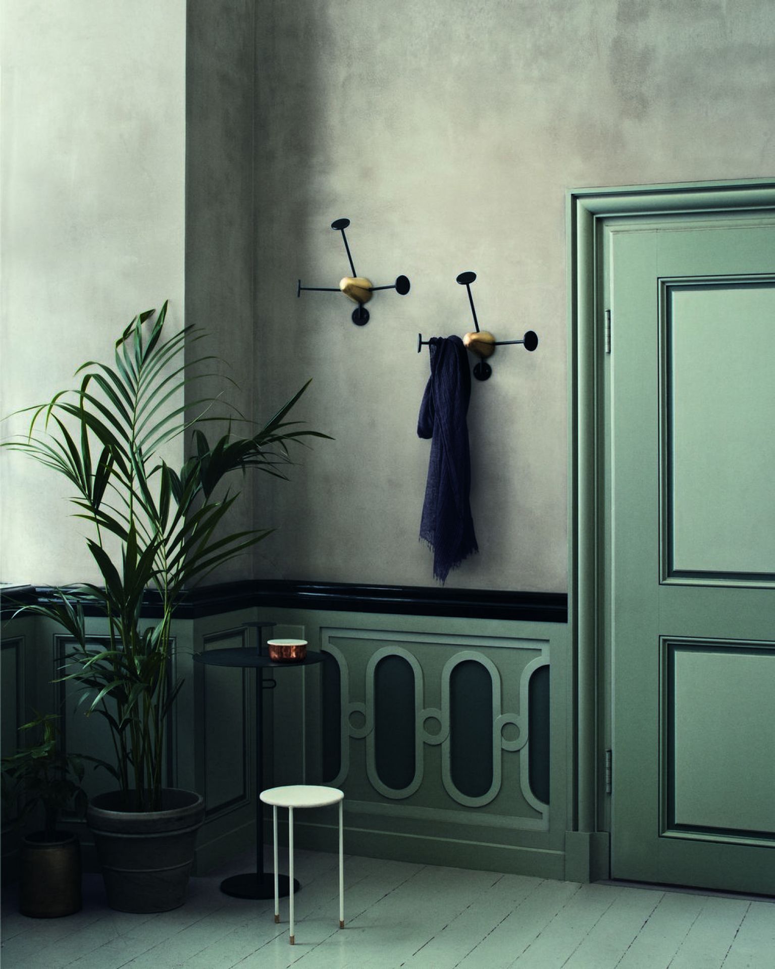 Matégot Garderobe Ocker Gubi