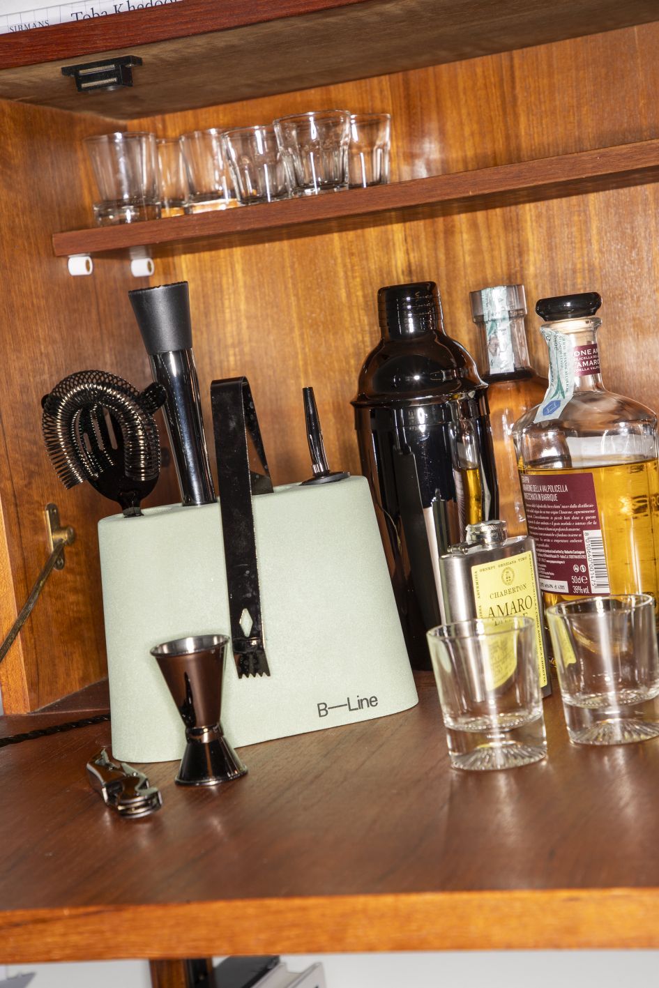 Aki Jr Stifthalter aus Zement B-Line