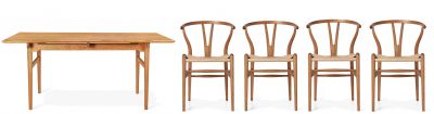 Esszimmer-Set: Teakholztisch mit vier CH24 Wishbone Stühlen von Carl Hansen & Søn.