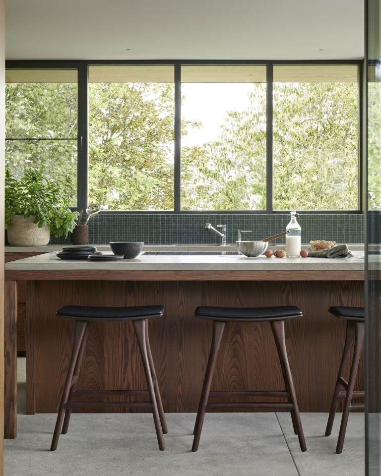 Osso Counter Stool Barhocker mit Sitzpolster Leder Schwarz Ethnicraft