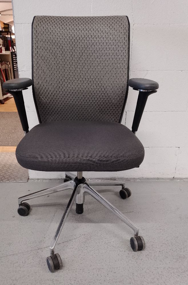 ID Chair - ID Mesh Bürodrehstuhl Vitra AUSSTELLUNGSSTÜCK / GEBRAUCHTMÖBEL