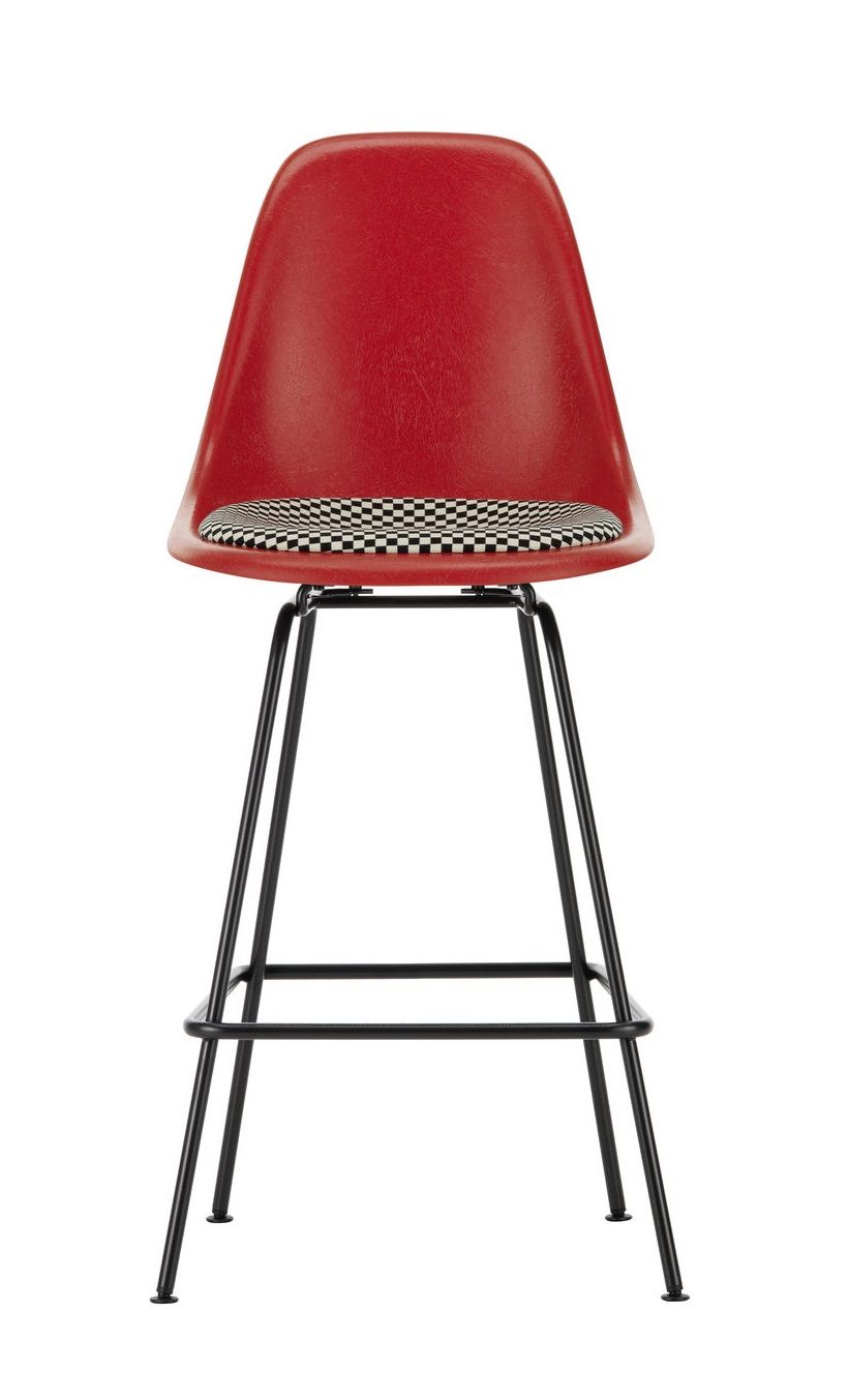 Eames Fiberglass Bar Stool Medium Barhocker mit Sitzpolster Vitra
