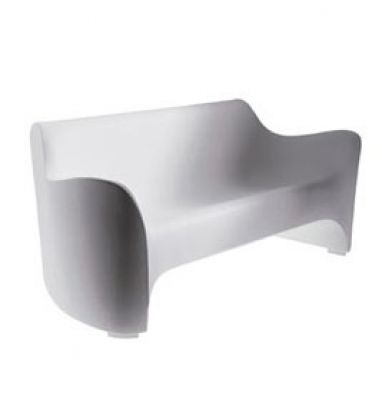 Weißes, modernes Driade TOKYO-POP Sofa aus Polyethylen für den Innen- und Außenbereich.