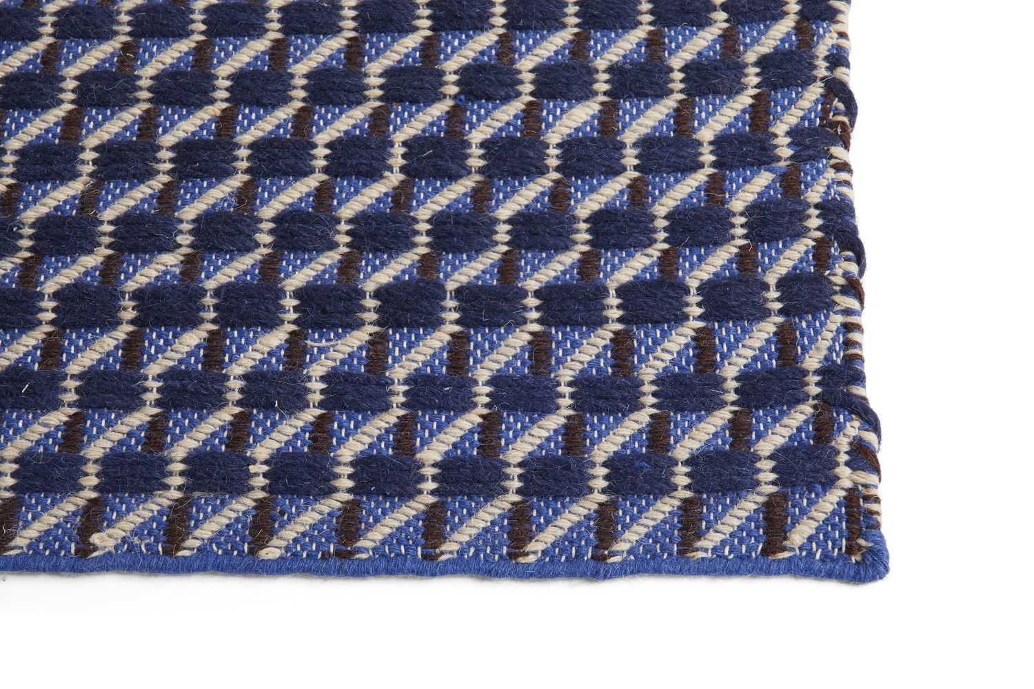 Channel Rug Blue-white Teppich Hay