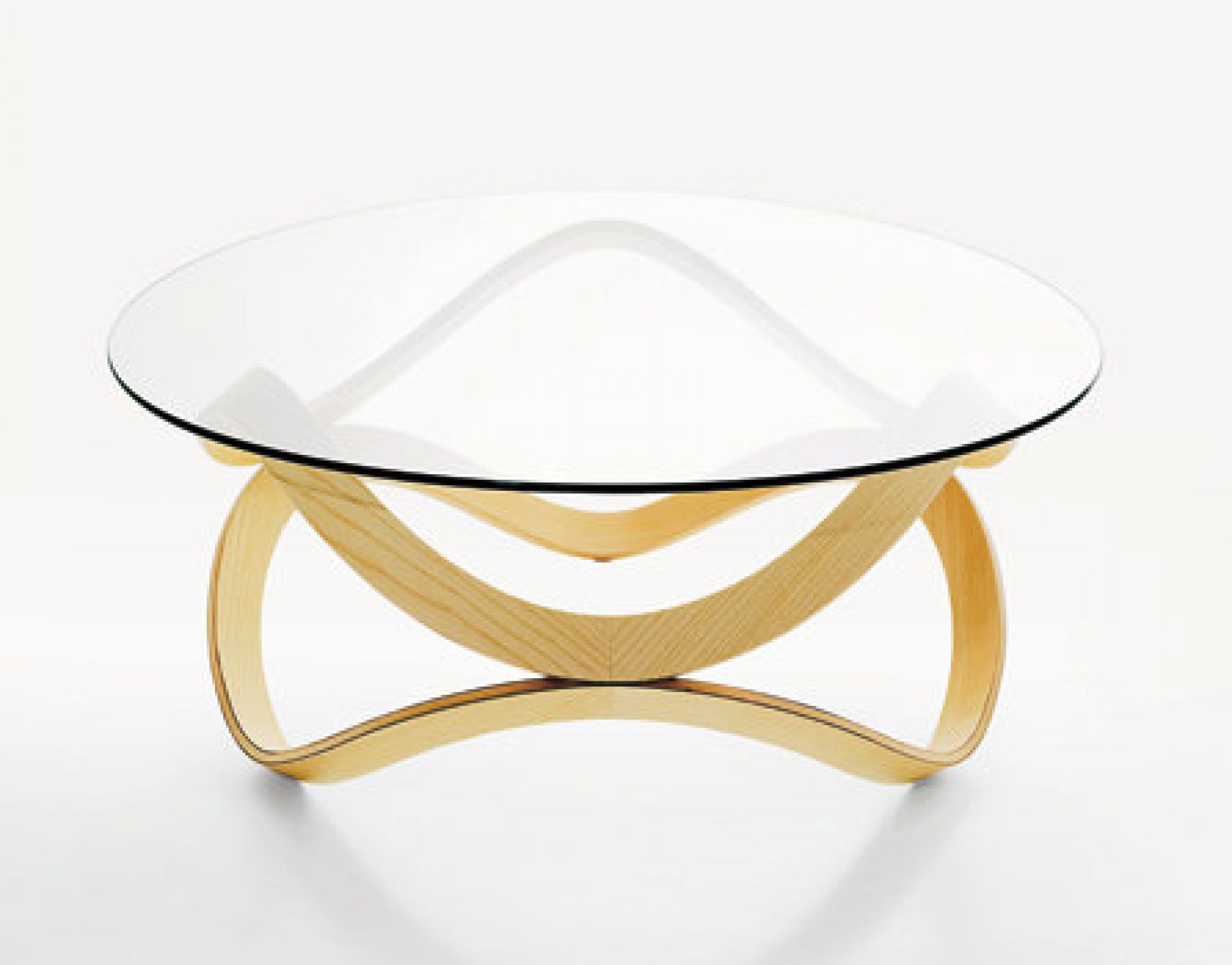 Newton Sofatisch von Karl Andersson & Soener mit runder Glasplatte und hellem Holzgestell.