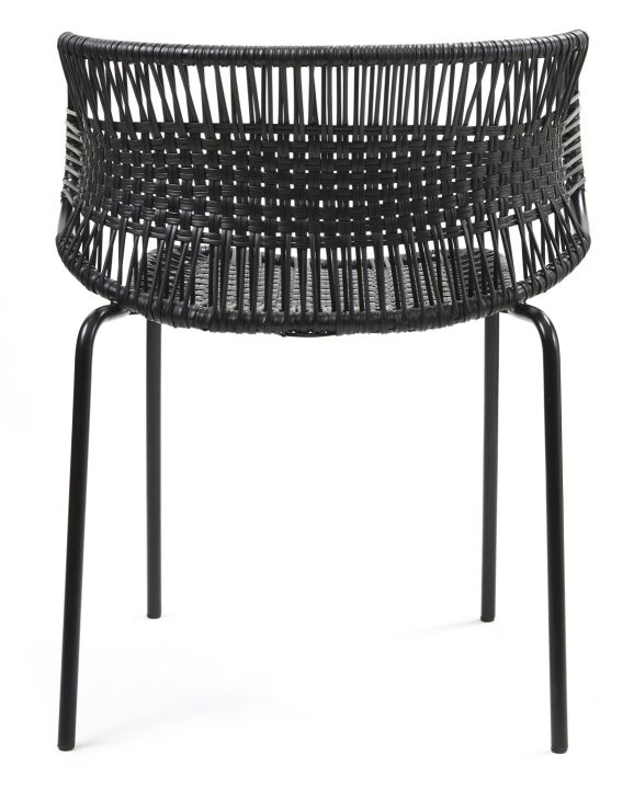 Schwarzer Cielo Armlehnstuhl mit geflochtener Sitzfläche und Rückenlehne, ideal für den Outdoor-Bereich.