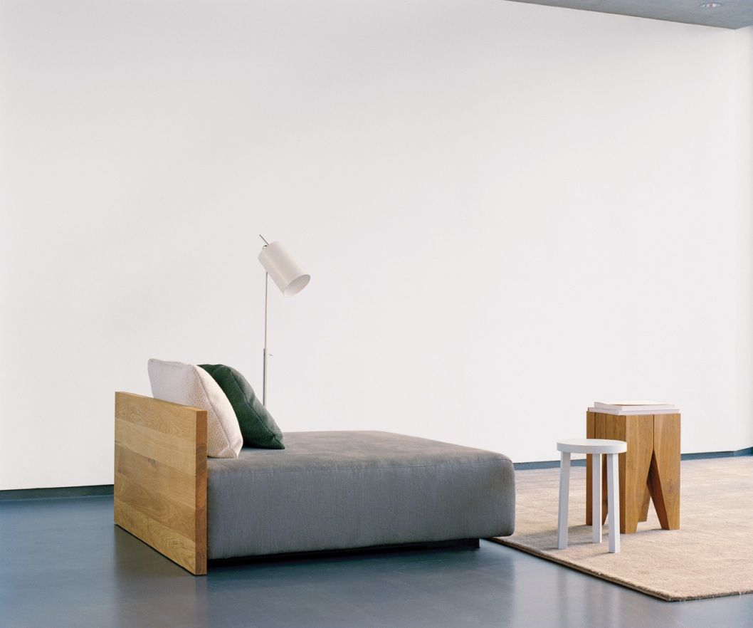 Backenzahn Hocker / Tischchen e15 Beistelltisch