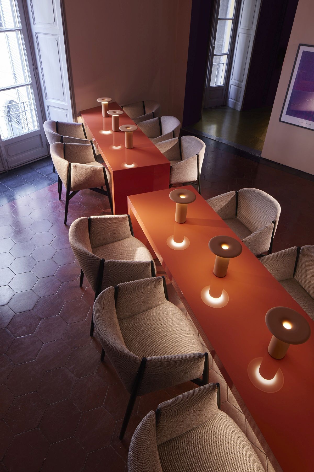 Kagu Stuhl mit Armlehnen Holzgestell Cor