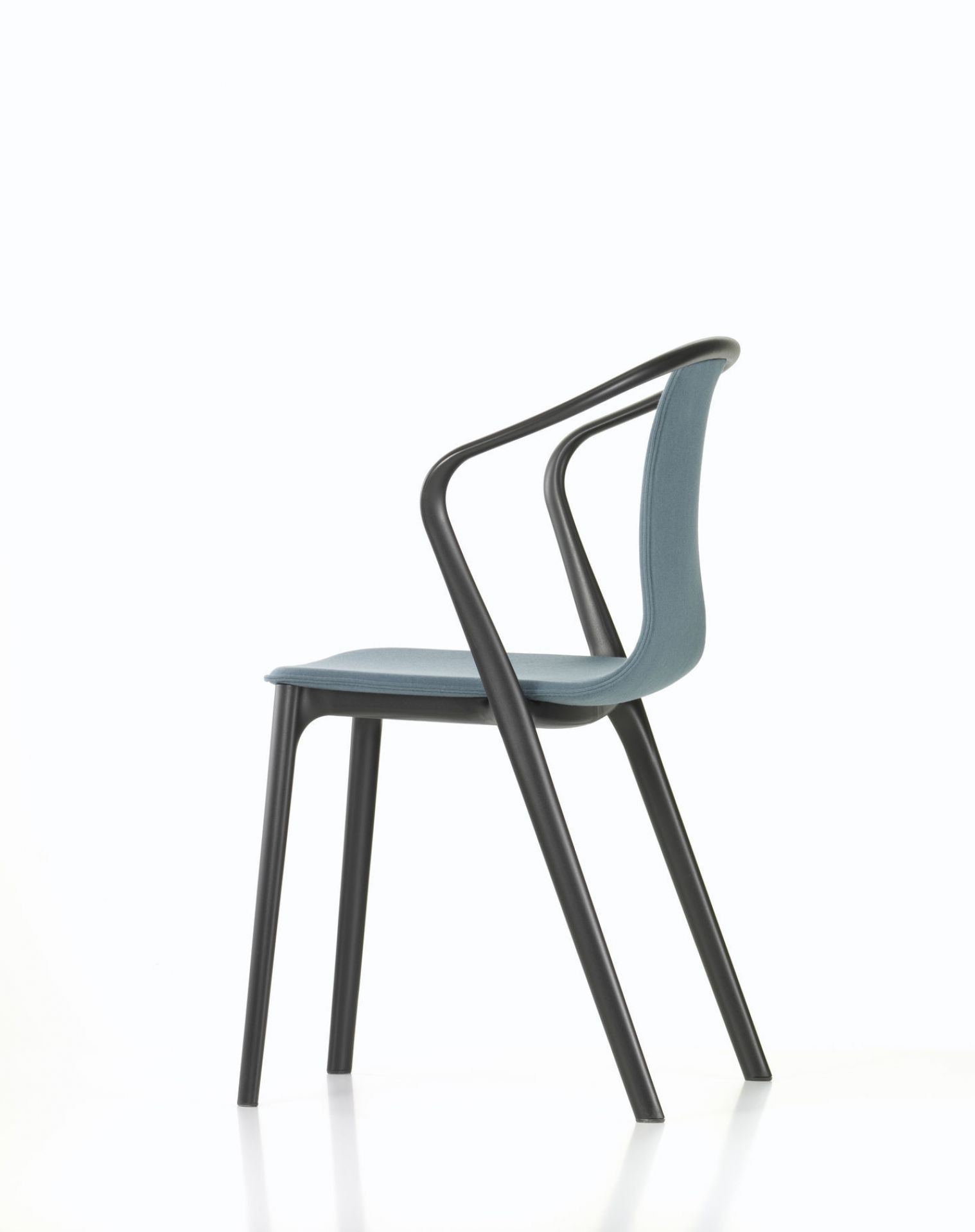 Belleville Armchair von Vitra: Stuhl mit Armlehnen, Kunststoff, graublau, modernes Design für Wohnen und Büro.