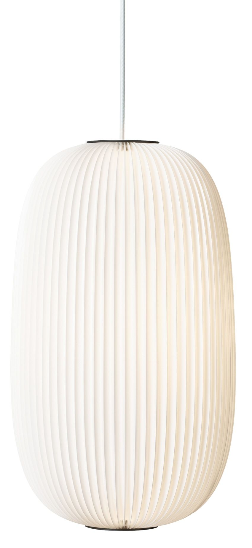 Weiße Lamella Pendelleuchte von Le Klint, moderne Hängelampe mit plissiertem Lampenschirm.