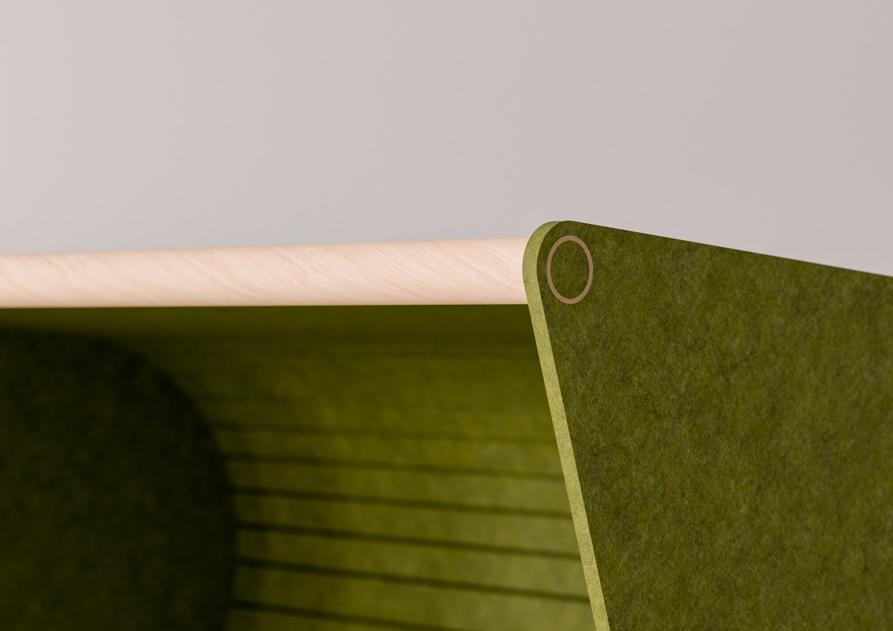 Detailaufnahme: Palmberg Baltic Strandkorb Rückzugsort mit Filzverkleidung und Holzelementen für Büro und Besprechung.