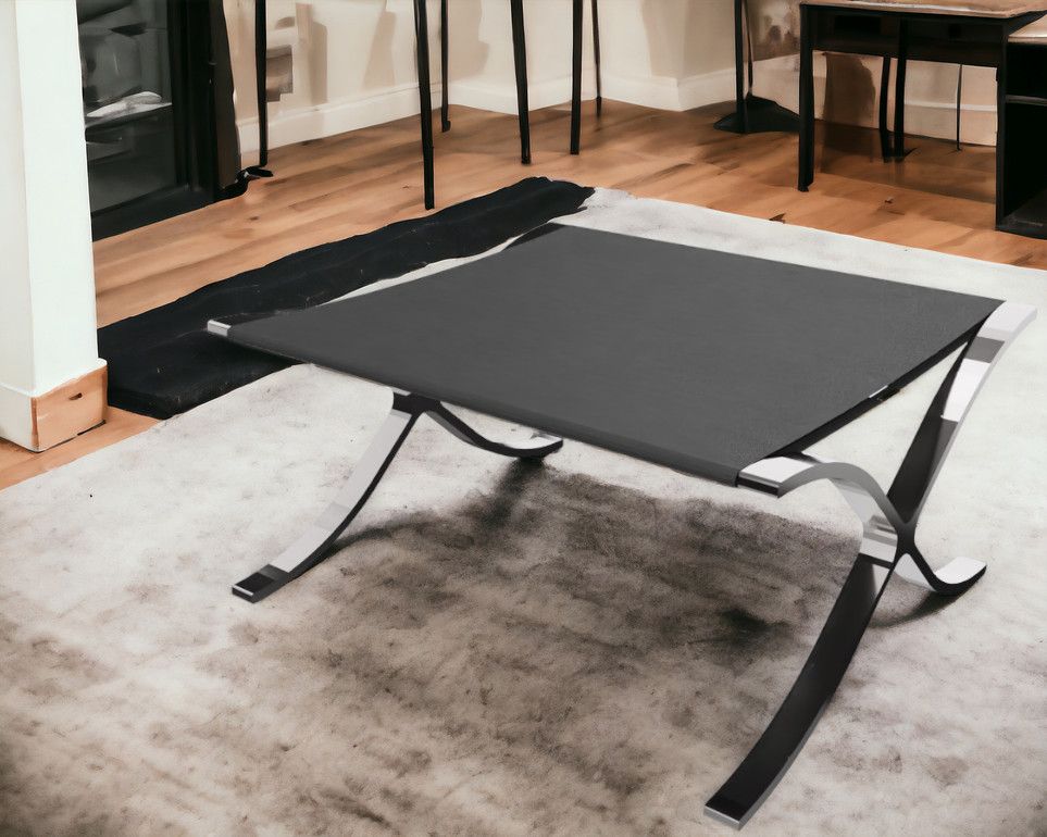 Barcelona Hocker mit schwarzem Leder von Knoll International. Design Hocker für Wohnzimmer und Lounge.