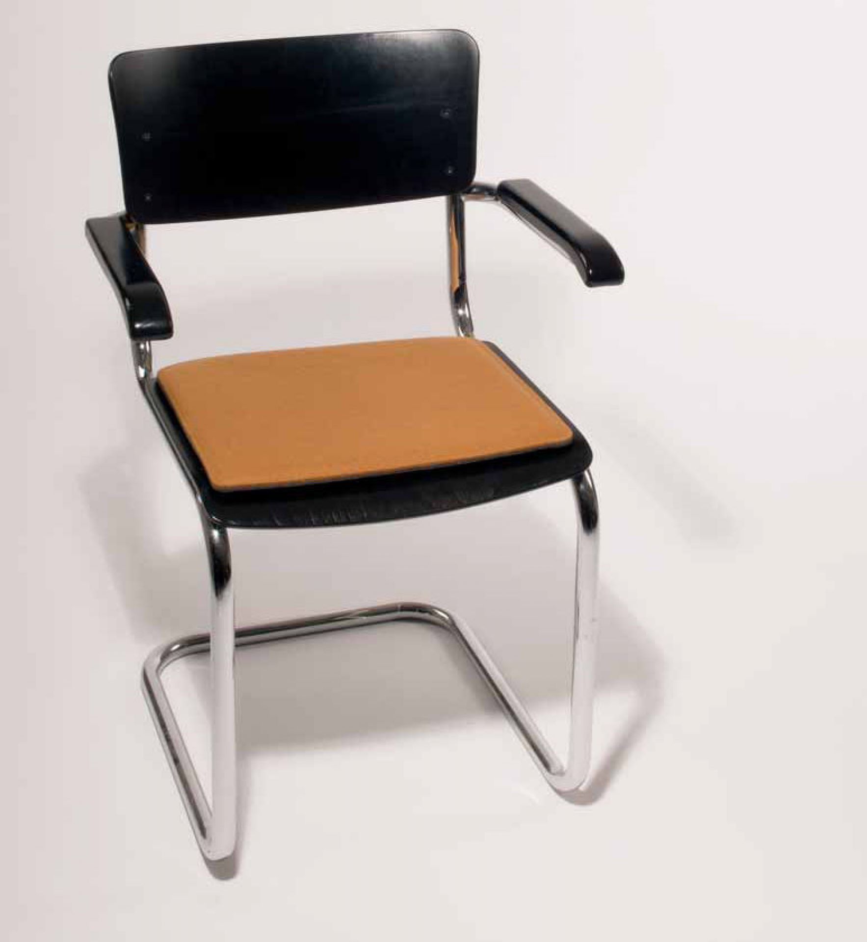 Sitzauflage aus Filz für S43 Freischwinger Stuhl, Farbe Parkhaus Berlin, bequeme Stuhlauflage.