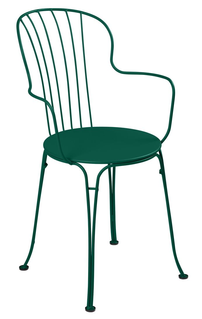 Grüner Opéra+ Stuhl von Fermob für den Outdoor-Bereich, Garten und Terrasse. Metallstuhl mit Armlehnen.