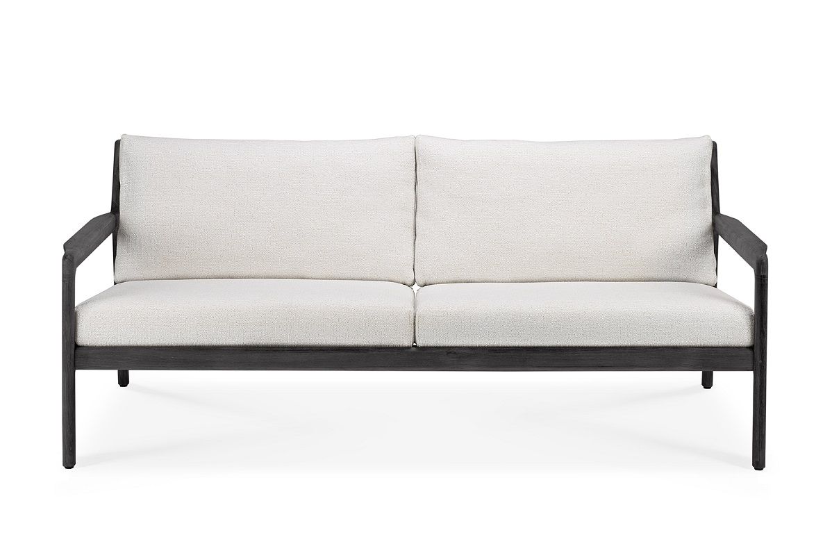 Jack Outdoor Sofa von Ethnicraft, 2-Sitzer, Teakholz schwarz lackiert mit hellen Polstern.