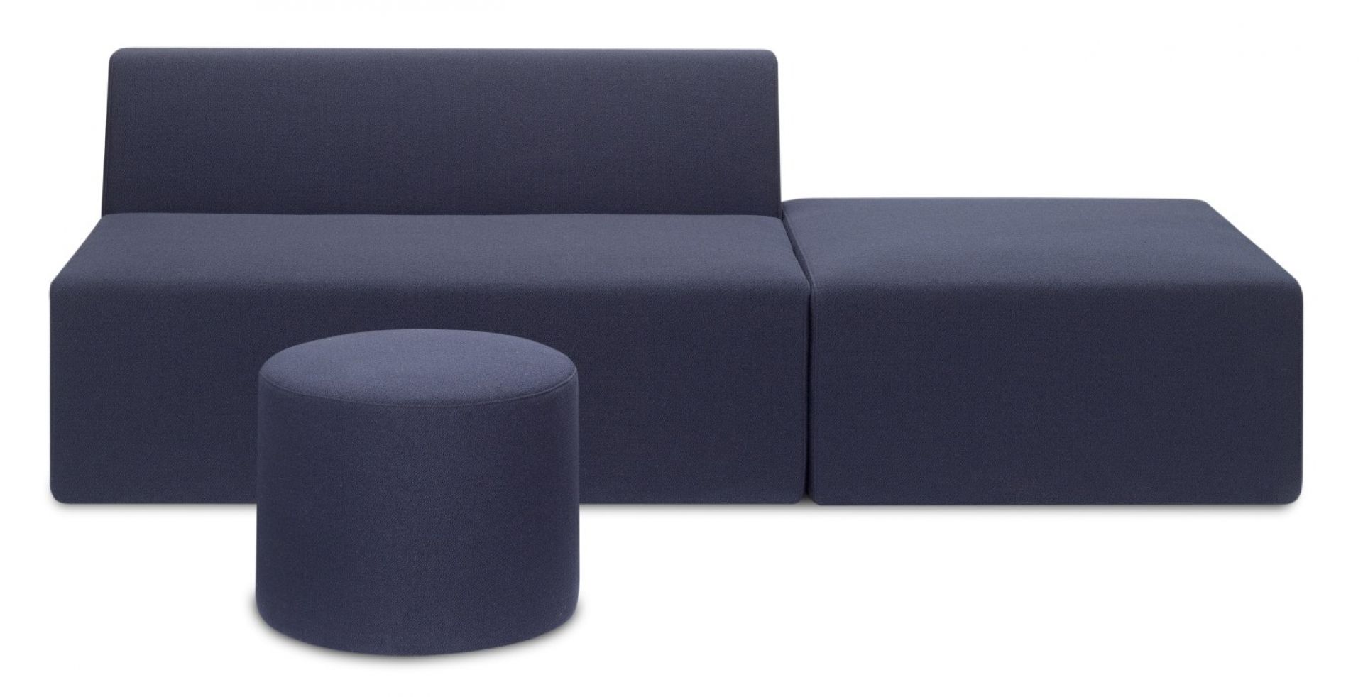 SF06 Kerman Modulsofa von e15 in Blau mit Hocker, modernes modulares Wohnzimmermöbel.