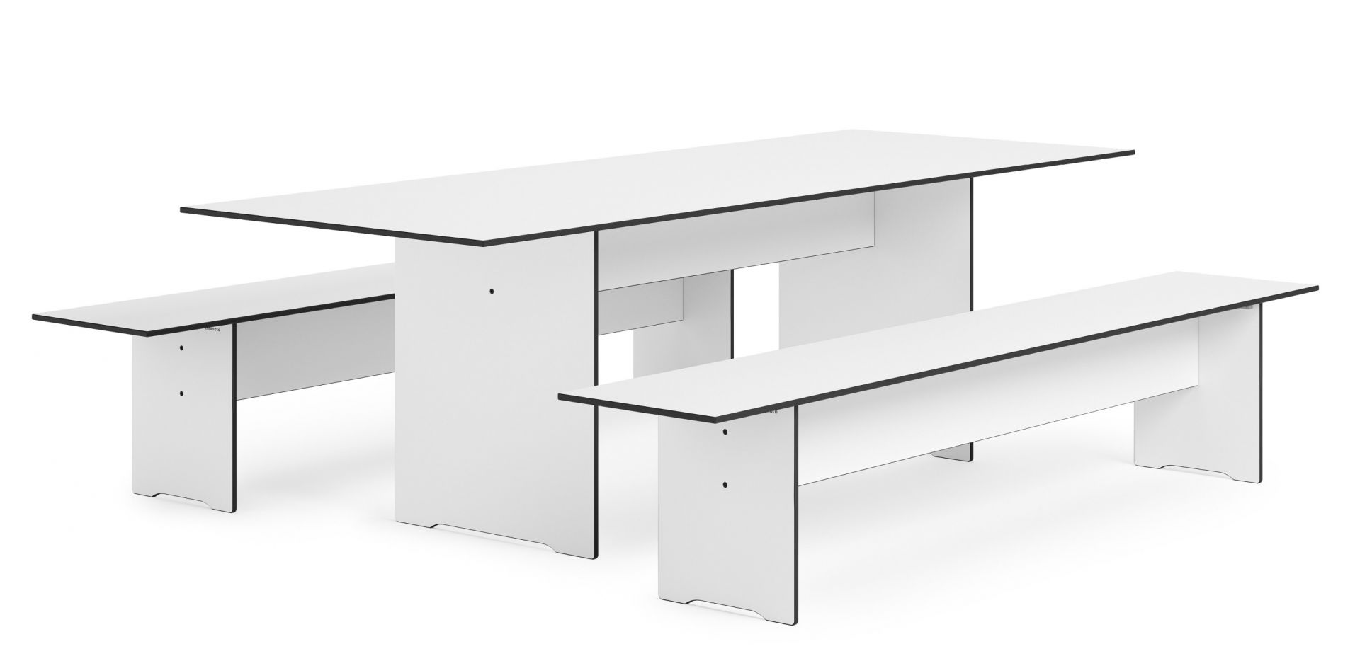 Weiße Riva Vario Bank von Conmoto für den Außenbereich mit Tisch und Bänken.