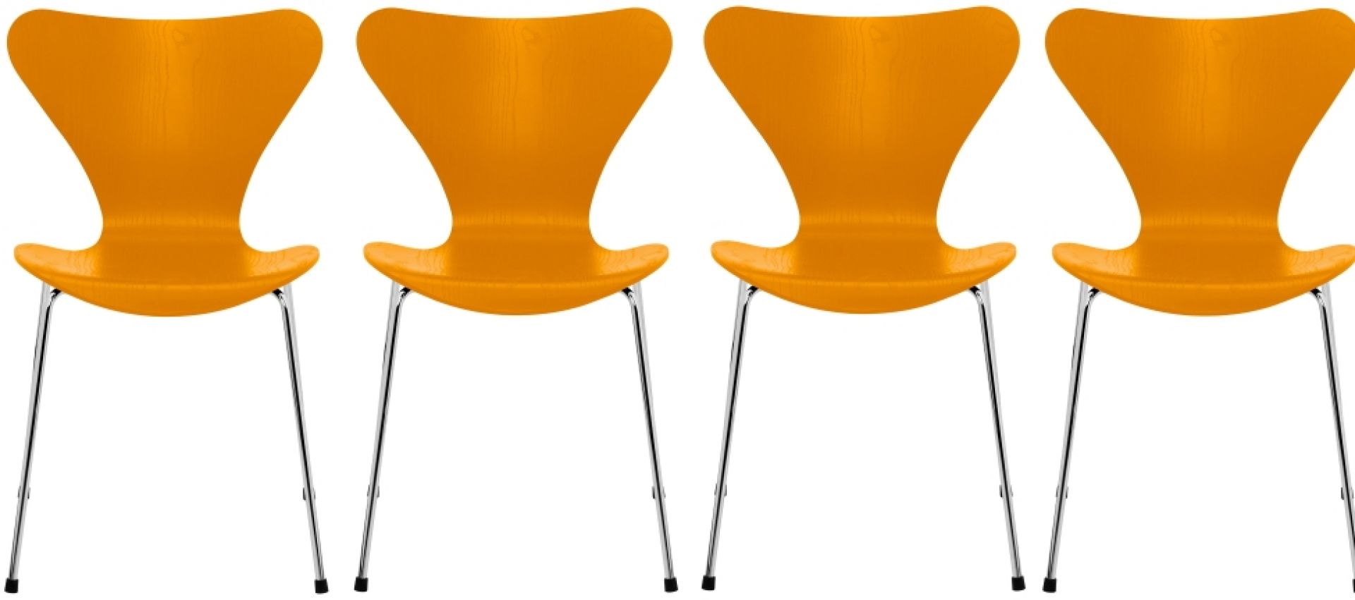 Vier Siebener Stühle in Esche Burnt Yellow von Fritz Hansen mit Chromgestell.