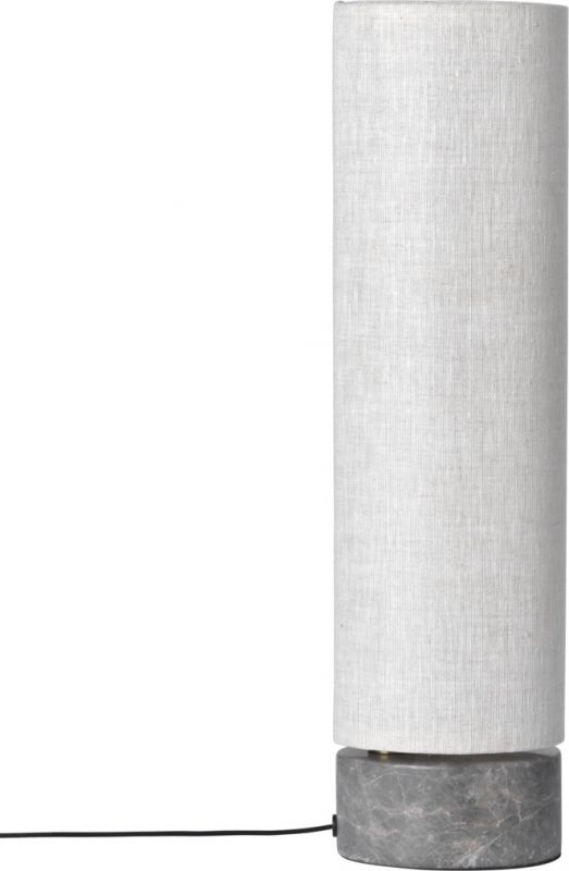 Gubi Unbound Stehleuchte mit zylindrischem Lampenschirm aus Leinen und grauem Marmorfuß, modernes Design.