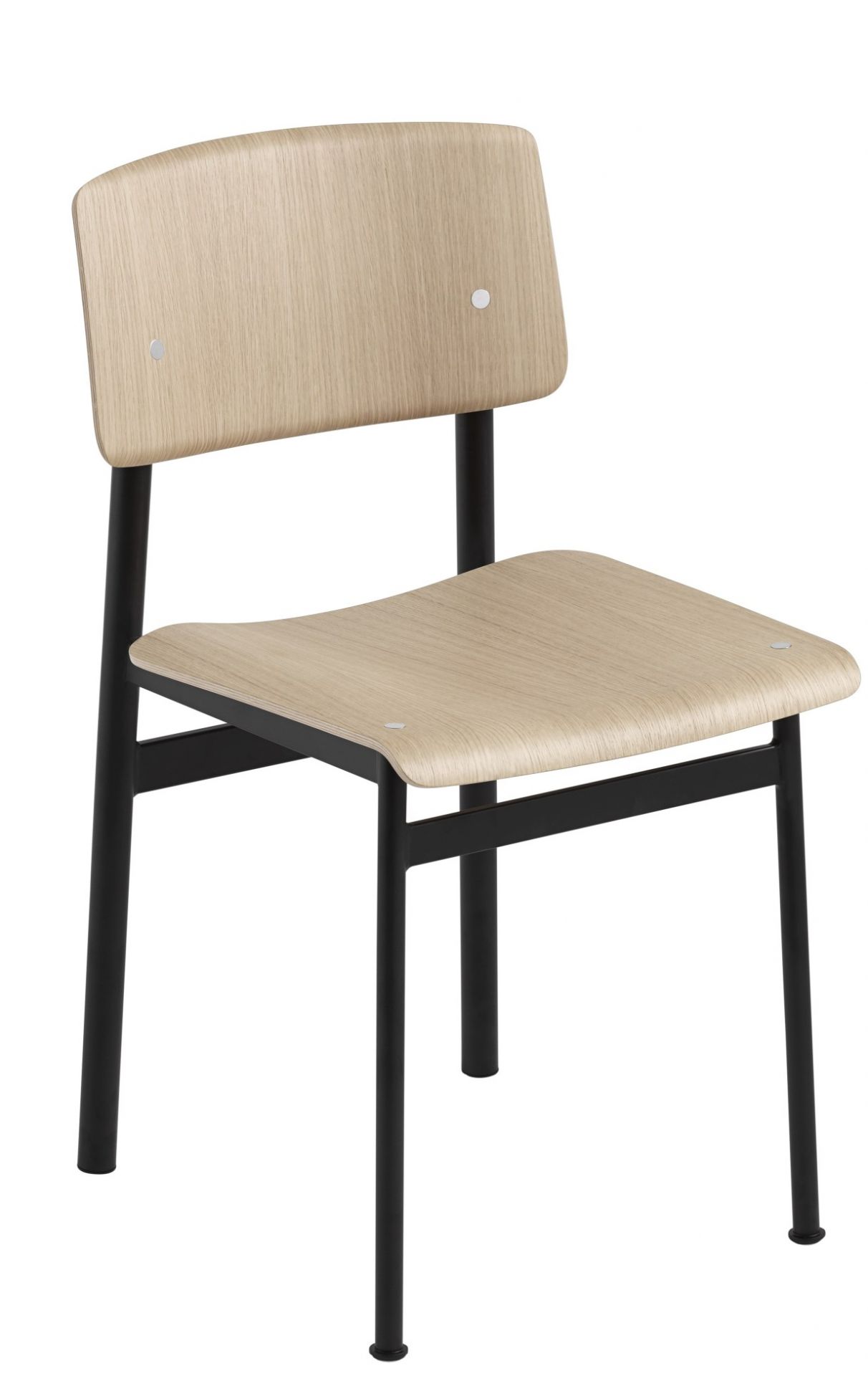 Muuto Loft Chair Stuhl mit hellem Holz und schwarzem Metallgestell, modernes Design.