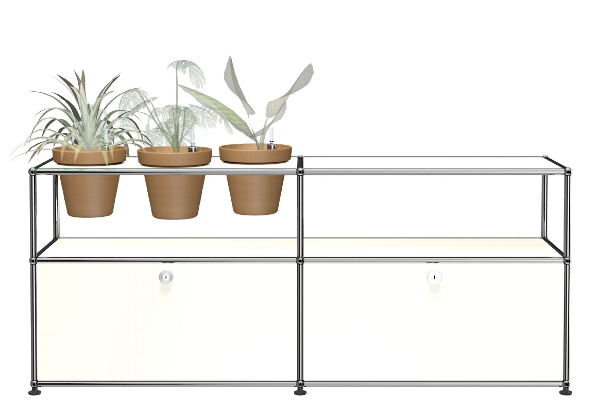 Pflanzenwelten Sideboard: USM Haller Reinweiss Konfiguration mit Pflanzen in Töpfen auf dem Möbel.
