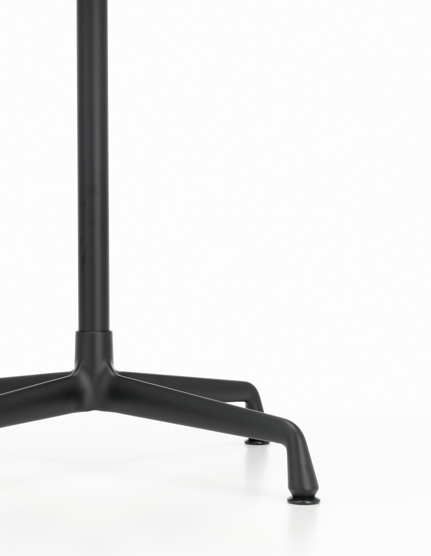 Eames Contract Tables High Stehtisch Ø 80 cm  Vitra