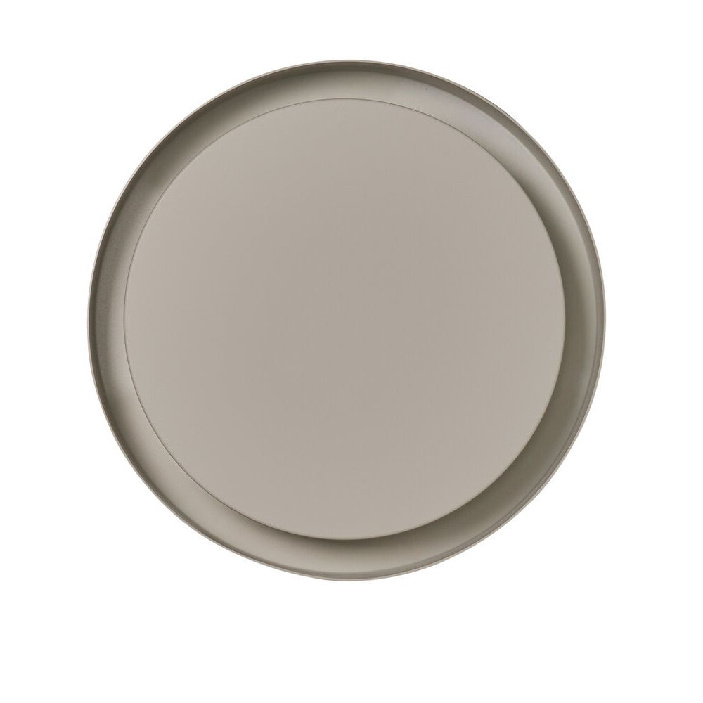 Nahaufnahme der runden Amigo LED Deckenleuchte von Santa & Cole für den Außenbereich.