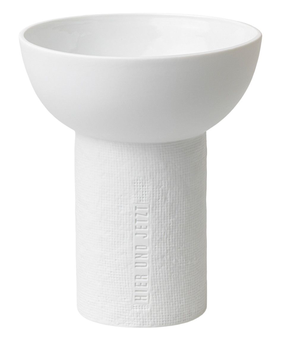 Weiße Formsprache Vase "Hier und Jetzt" von Räder mit zylindrischem Fuß und halbkugelförmigem Aufsatz.