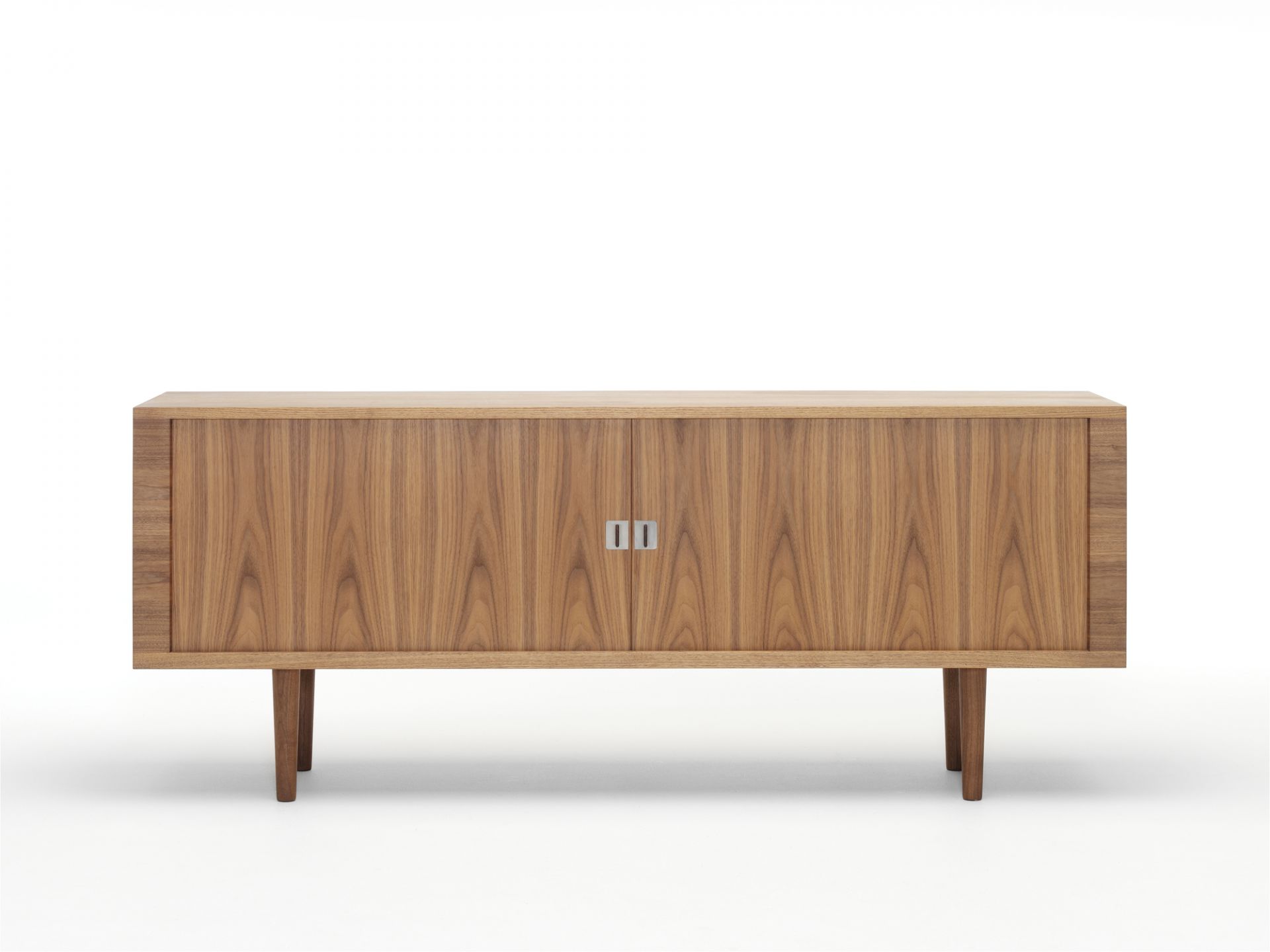 CH825 Credenza Sideboard von Carl Hansen & Søn aus geöltem Walnussholz mit Holzgestell.