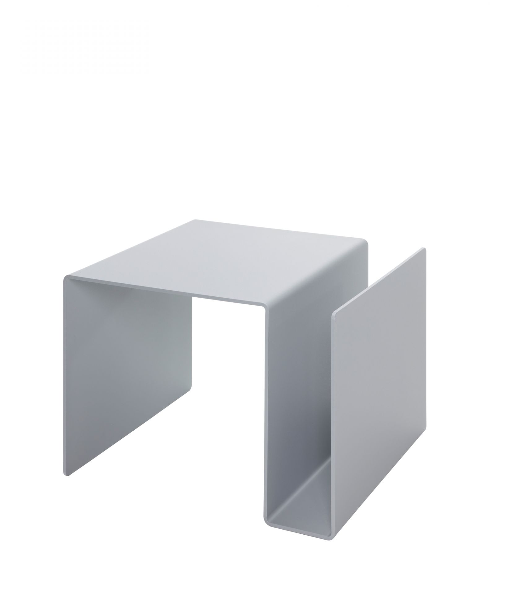 Grauer Huk Beistelltisch von Müller Möbelwerkstätten mit integriertem Zeitschriftenhalter, modernes Möbeldesign für Wohnzimmer und Büro.