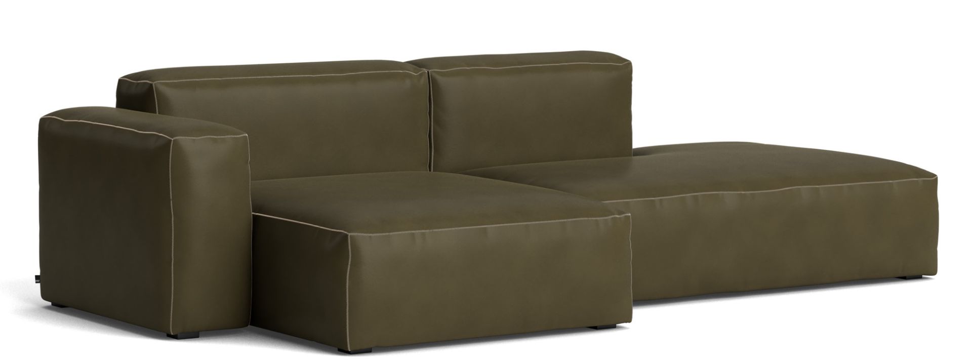Mags Soft Sofa in Waldgrün mit beigen Ziernähten. Modulares Sofa mit Armlehne links.