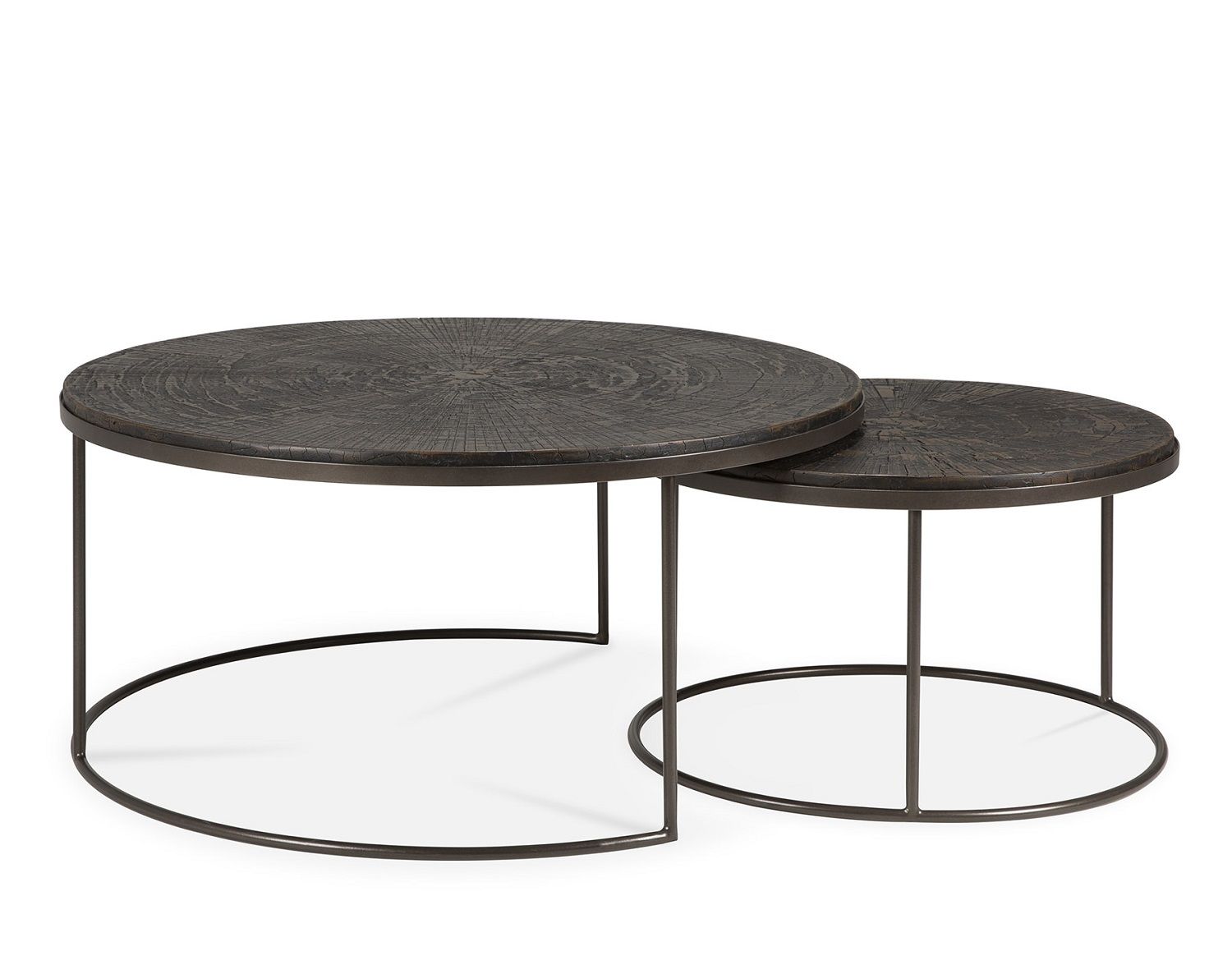 Nesting Couchtisch 2er Set von Ethnicraft: Runde Tische aus dunklem Holz mit Metallgestell.