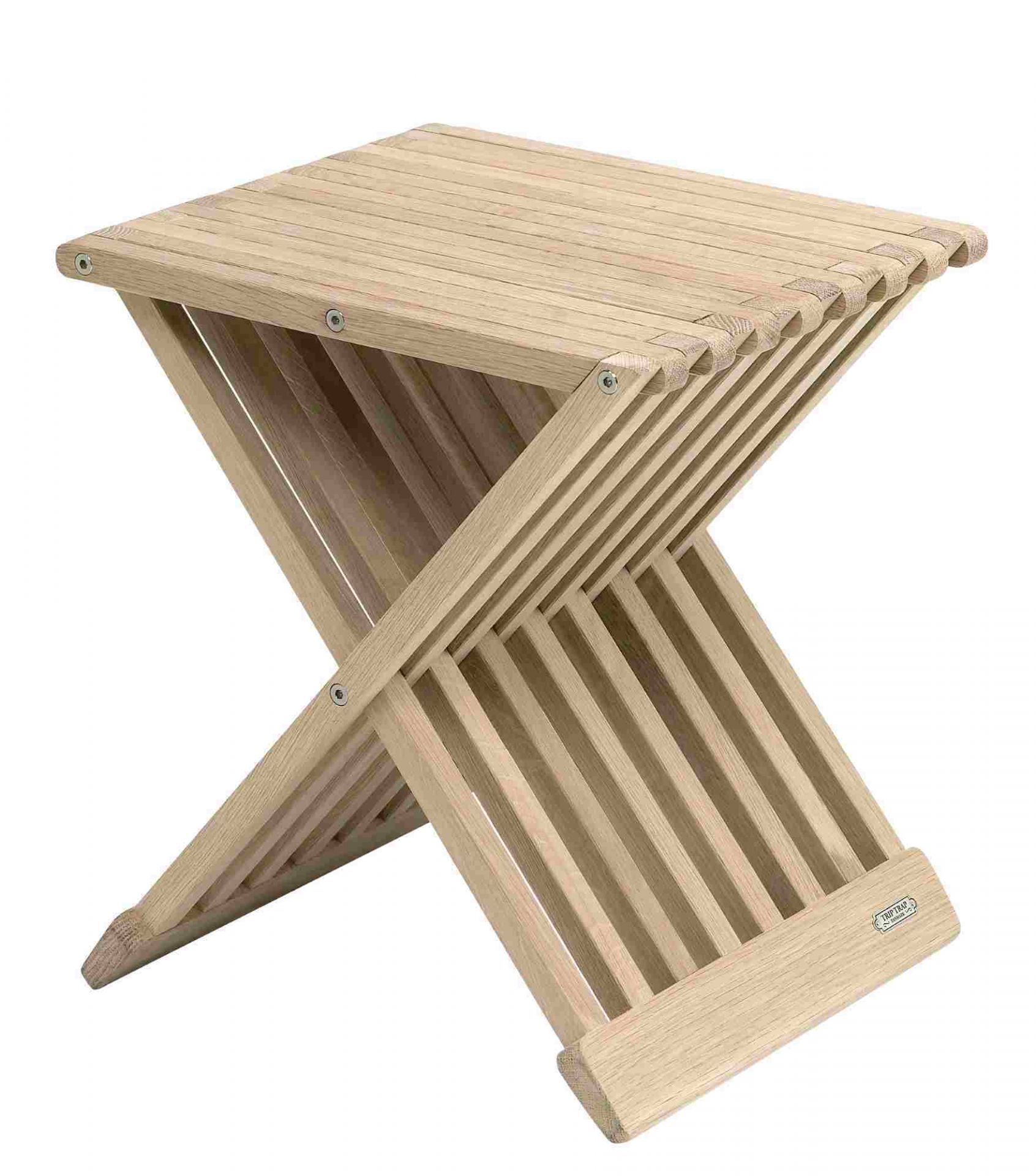 Fionia Hocker aus Eiche von Skagerak: Klappbarer, heller Holz-Hocker für Bad oder Wohnbereich.