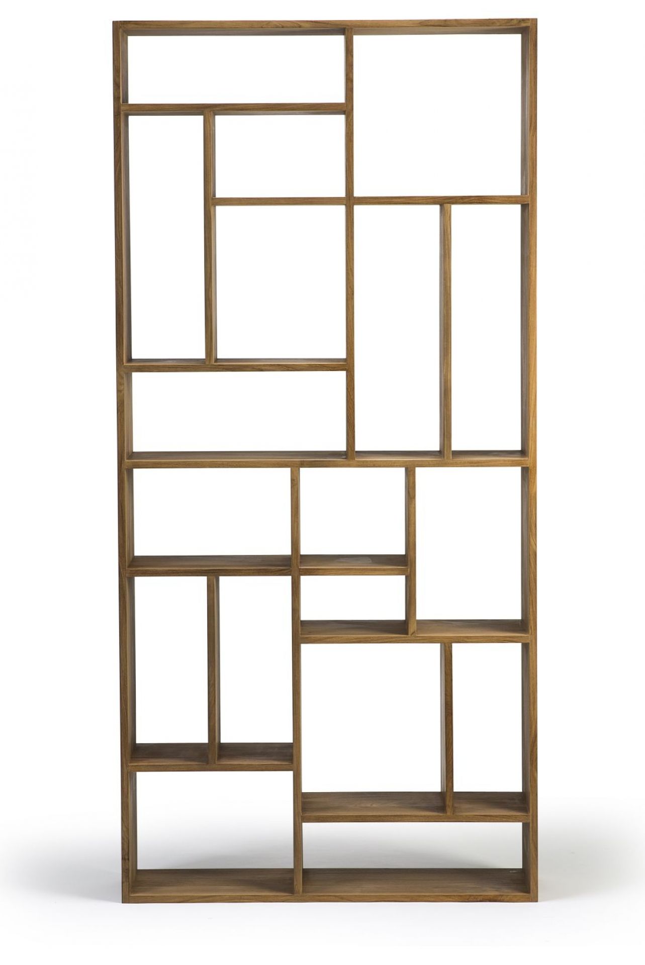 M Regal Teak Ethnicraft: Modernes Teakholzregal mit asymmetrischen Fächern für Wohnzimmer und Büro.