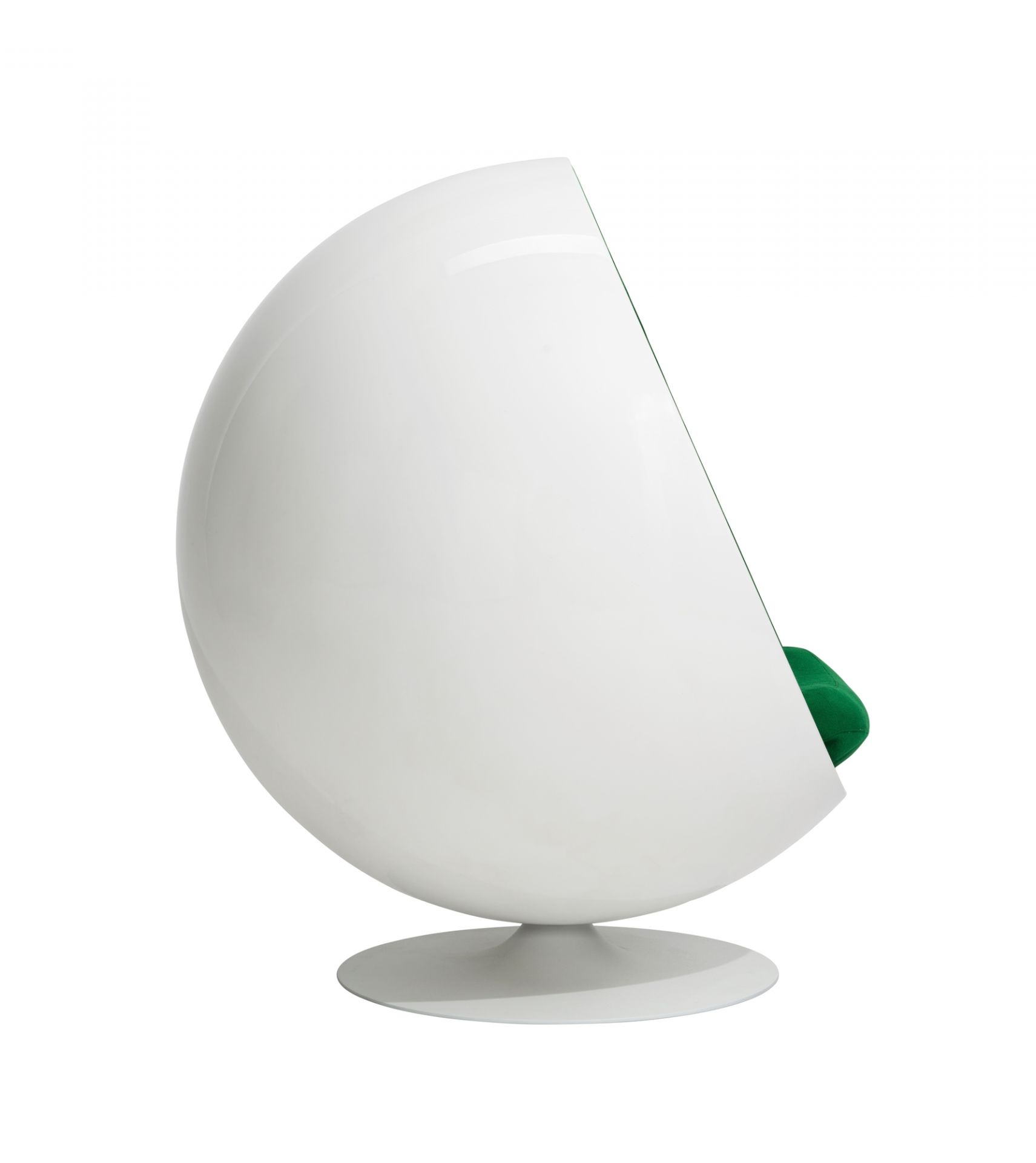 Weißer Ball Chair Sessel mit grüner Innenausstattung, Designklassiker von Eero Aarnio, modernes Möbelstück.