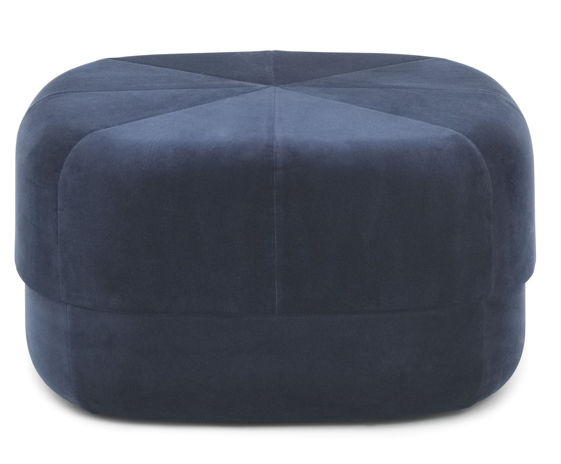 Blauer Circus Pouf Hocker von Normann Copenhagen, gepolstert und quadratisch.