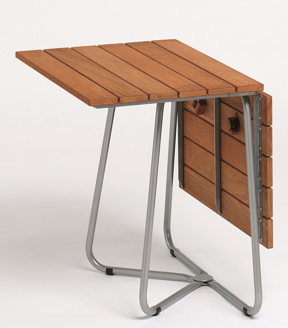 Weishäupl Balcony Klapptisch mit Teak-Tischplatte und Edelstahlgestell, platzsparend zusammengeklappt.