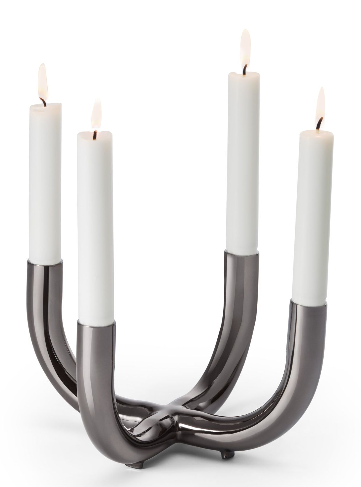 Salone Leuchter von Philippi mit vier brennenden, weißen Kerzen in modernem, schwarzem Kerzenständer Design.