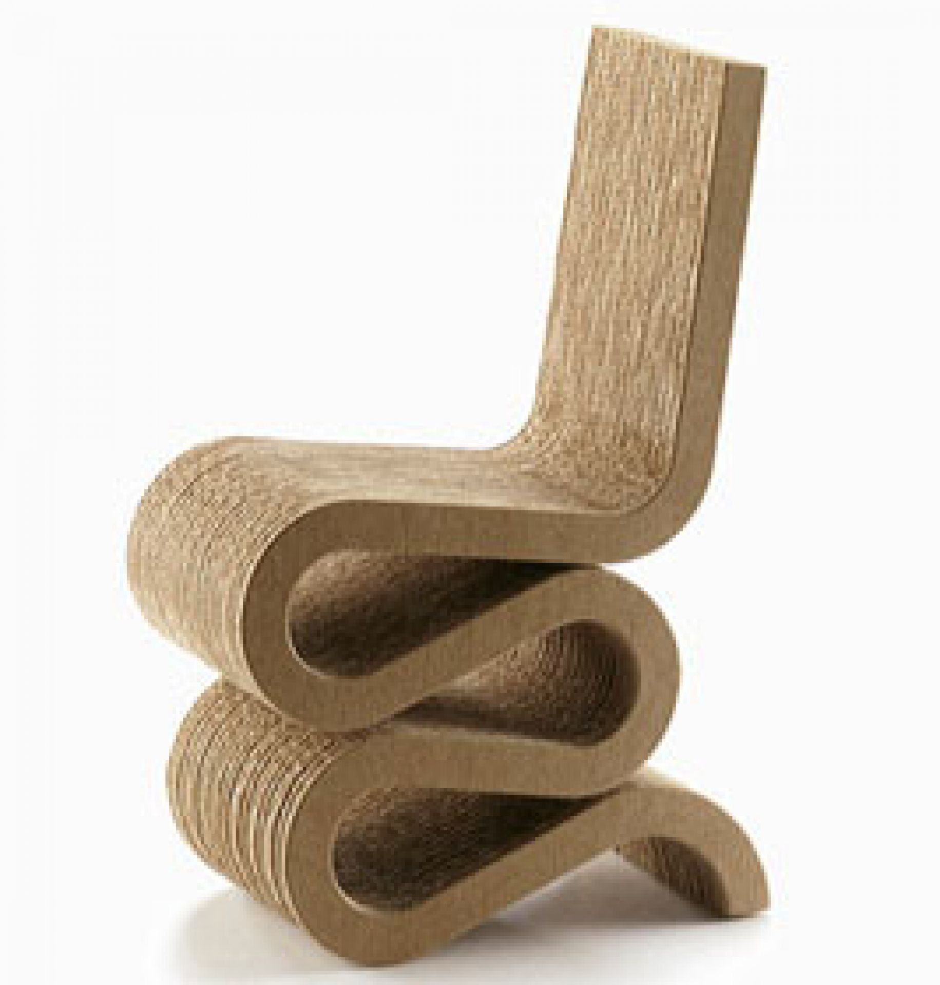 Wiggle Side Chair Miniatur von Vitra, Design-Stuhl aus brauner Wellpappe, wellenförmiges Design für Wohnzimmer und Büro.