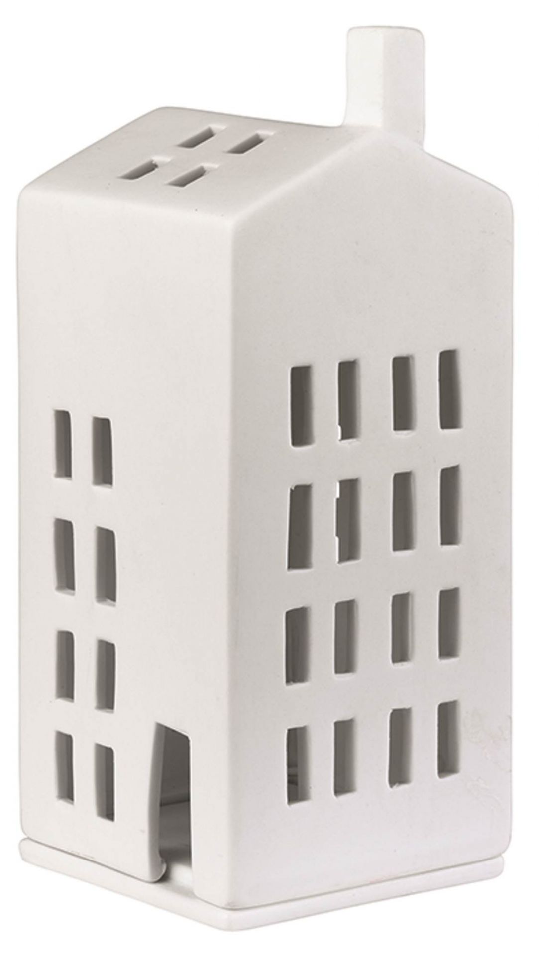 Detailaufnahme eines weißen Räder Lichthaus aus der Zuhause-Kollektion mit Fensteröffnungen und Schornstein.