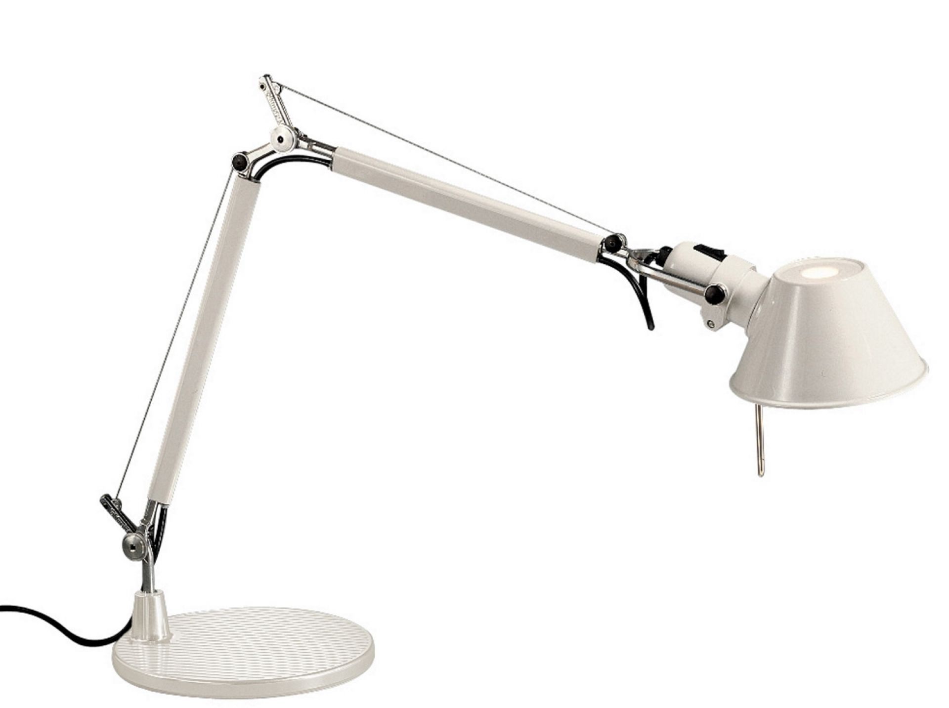 Weiße Tolomeo Tischleuchte von Artemide mit verstellbarem Arm und rundem Fuß für den Schreibtisch.