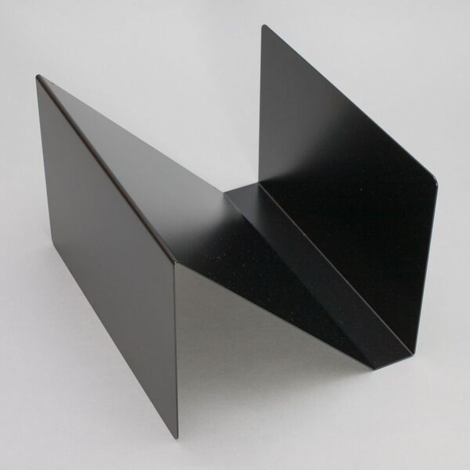 Schwarzer ZS01 L Zeitungsständer Stadie aus Metall, modernes Design für Zeitschriften und Zeitungen.