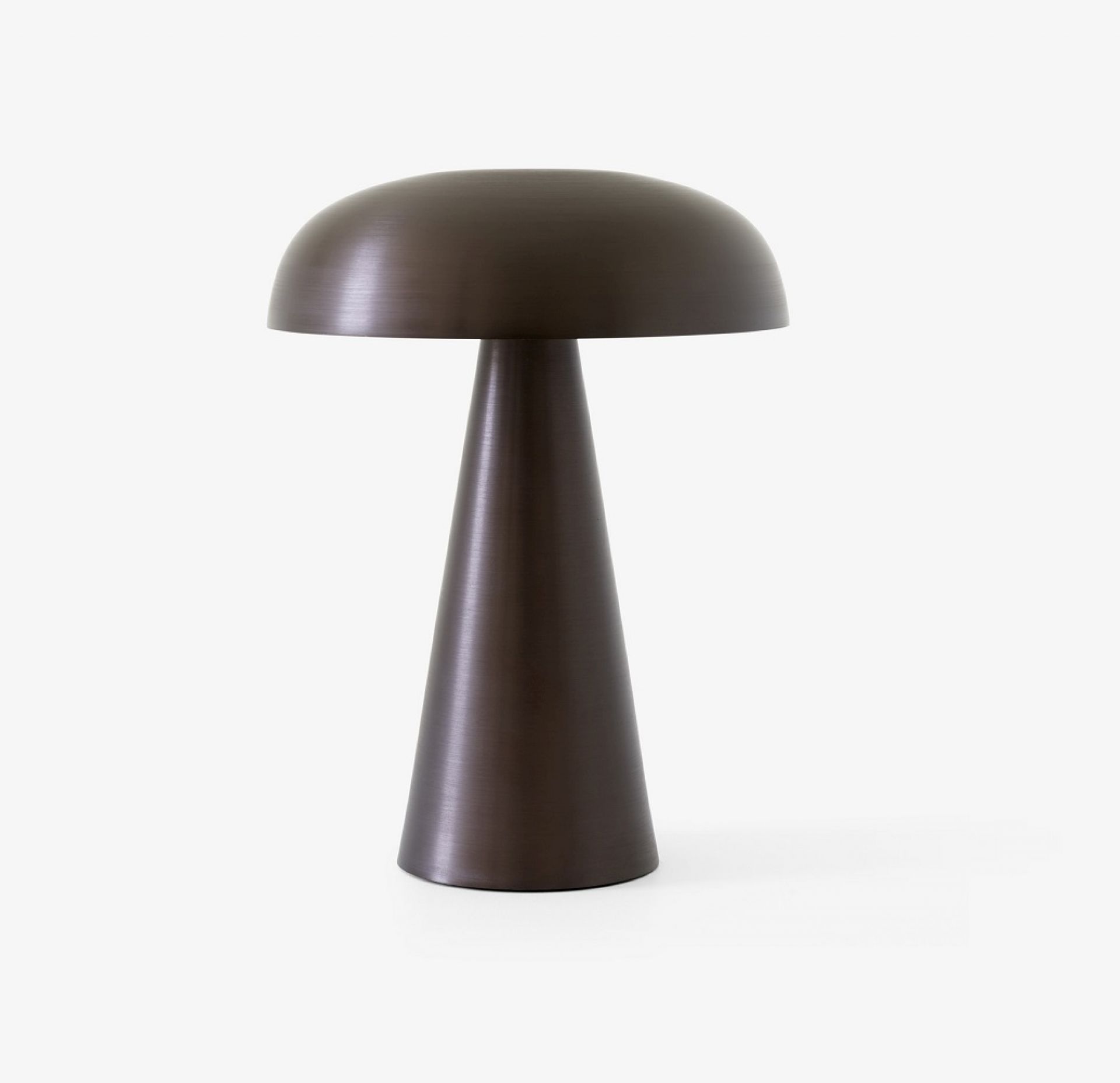 AndTradition Como SC53 Akkuleuchte in Bronze, moderne Tischleuchte mit USB-Anschluss.