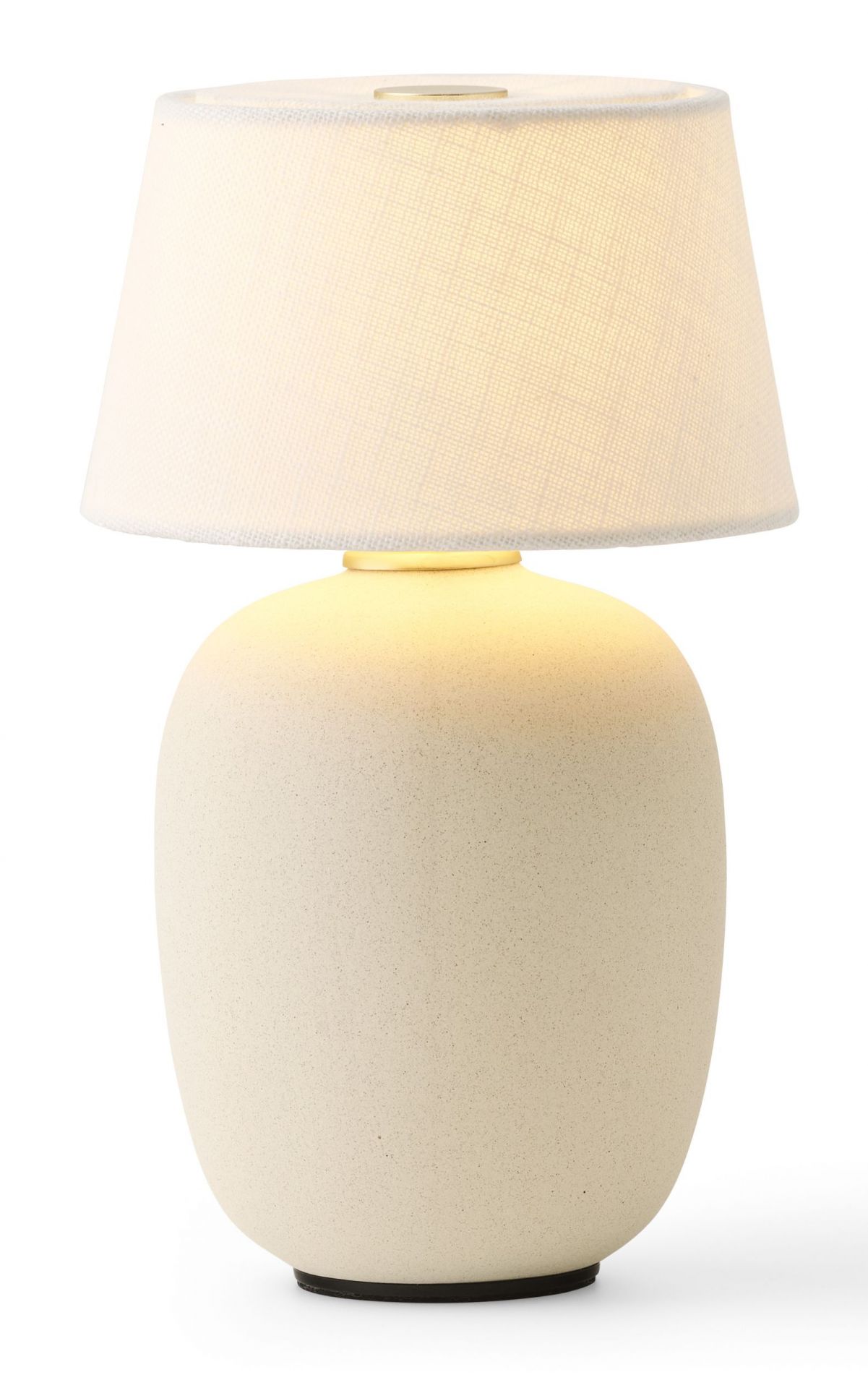 Nahaufnahme der Audo Torso Tischleuchte in Sand, eine tragbare Akkuleuchte für den Innenbereich.