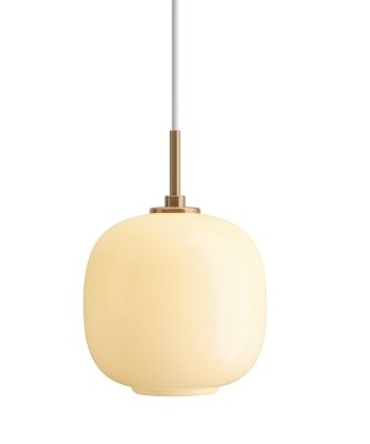 Nahaufnahme der VL45 Radiohus Pendelleuchte von Louis Poulsen, eine moderne Hängelampe mit Opalglas-Schirm.